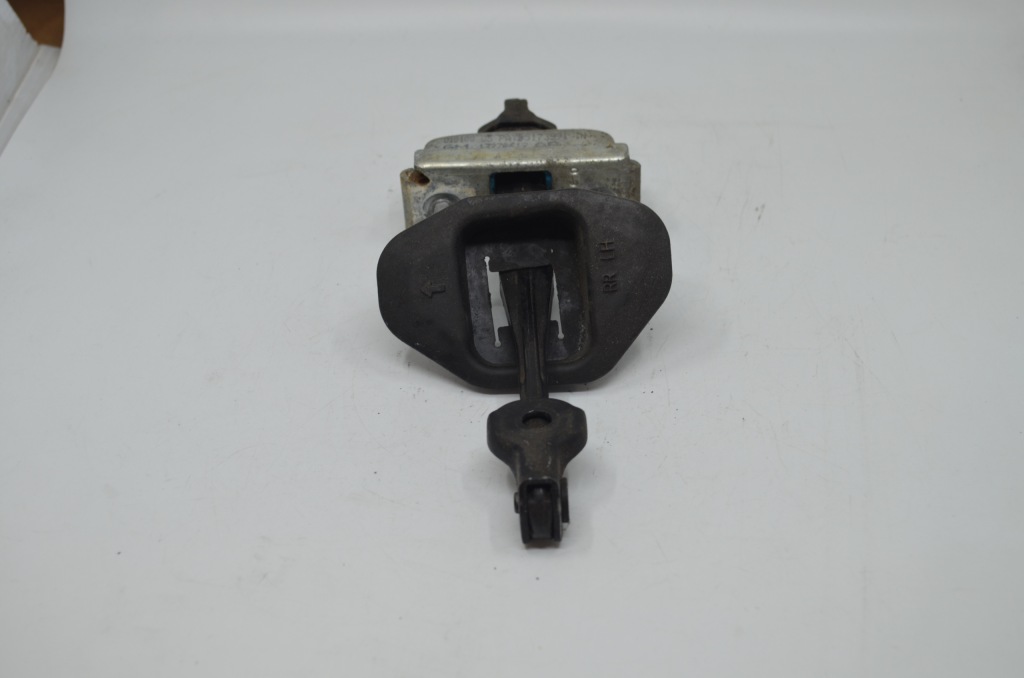 Opel astra j ограничитель дверь задний левый 13270612 Недорого