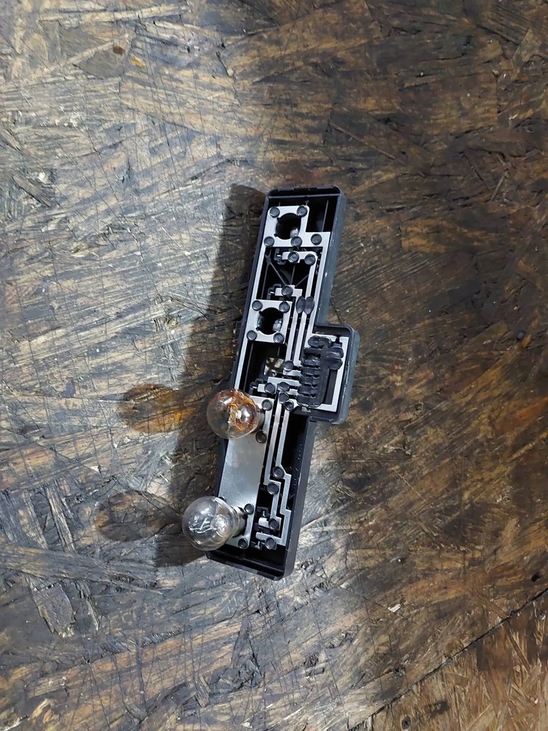 фото №5, Вкладыш лампы правой правый задняя skoda octavia i kombi 1u9945258