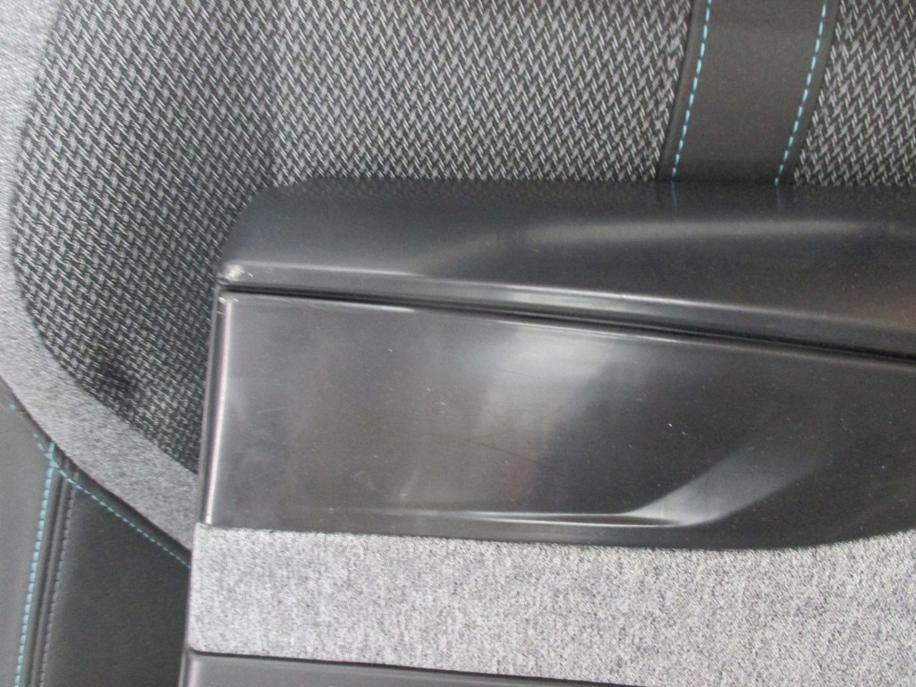 фото №8, Сиденья обивка pół кожа peugeot 308 iii t10 hb 22r