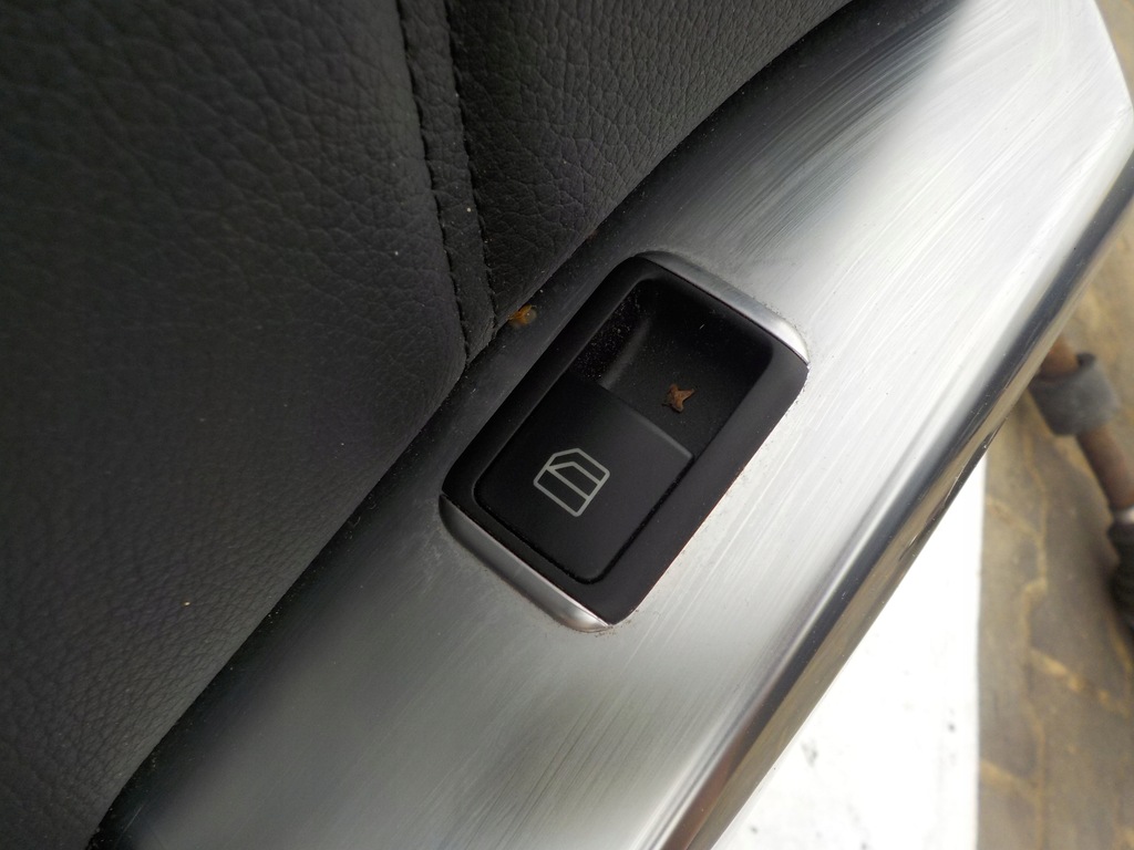 фото №7, Mercedes glk x204 оббивка обшивка двері лівий задня