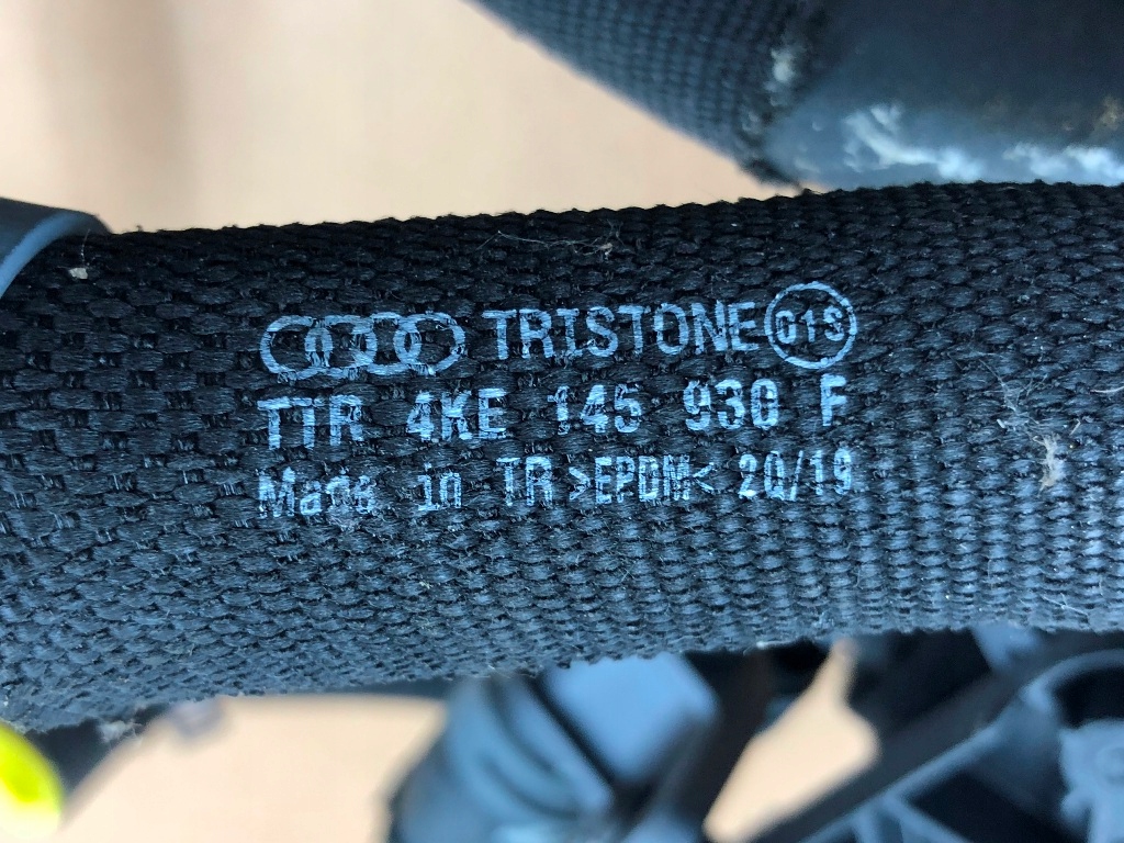 Електроклапан магістраль водяна шланги дроти радіатора audi e-tron 20- Оригінал