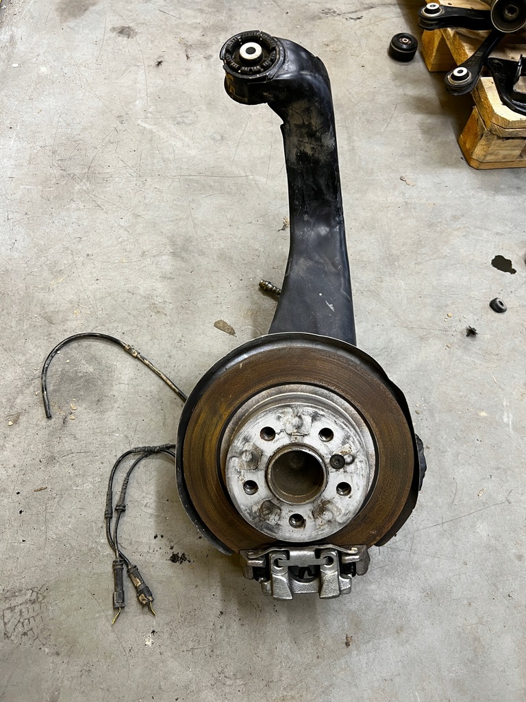 фото №1, Поворотный кулак рычаг правый задняя bmw 1 f40 / mini f54