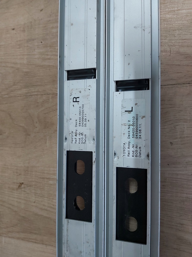 фото №5, Toyota avensis t27 напрямна молдинг багажника kombi