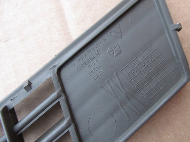 Jeep commander i xh xk молдинг решітка консолі 5jt08trm ac Недорого