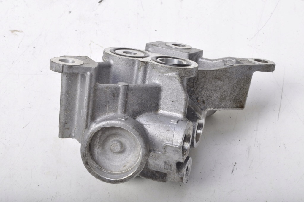 фото №1, Bmw f40 m135i 2.0 основание корпус фильтра масла