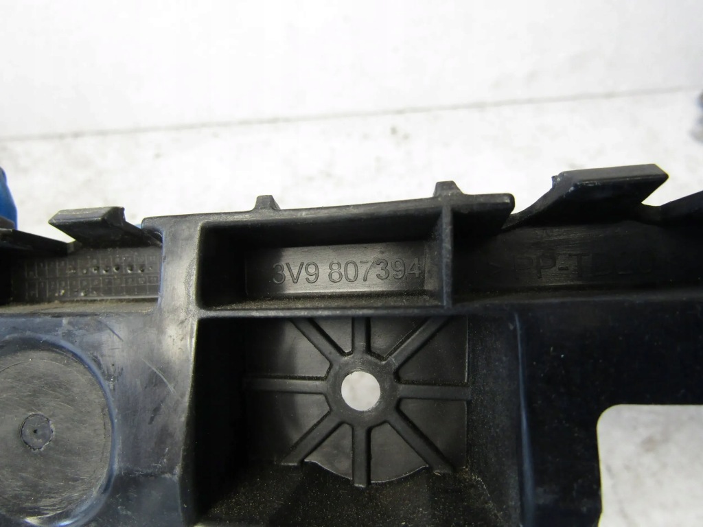 фото №8, Skoda superb iii напрямна бампера правий задня