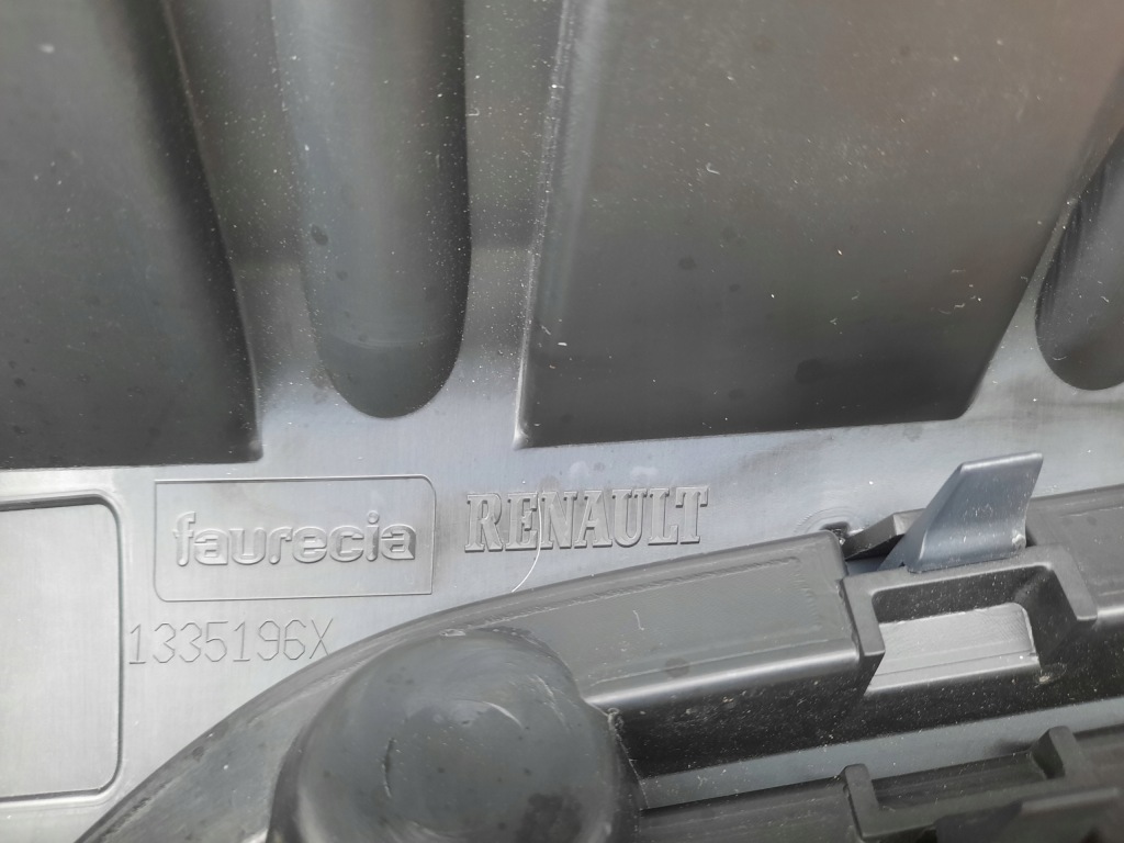 Ремень передний решётка  решётка радиатора renault kangoo с рестайлинг  электрик оригинал в Украине