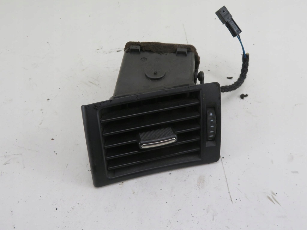 фото №1, Решётка обдув левая audi a4 b6 avant 8e0820901f