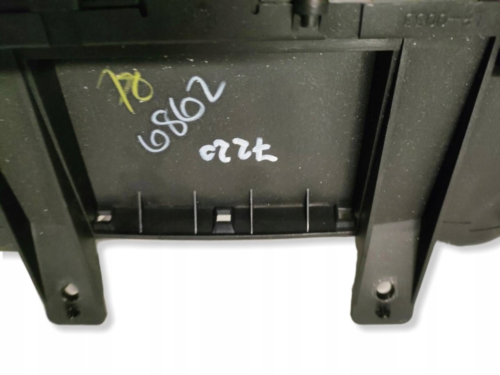 Jsguar xe седан 2016 2.0d автоматична коробка передач панель приладова панель gx7310849ef Київ