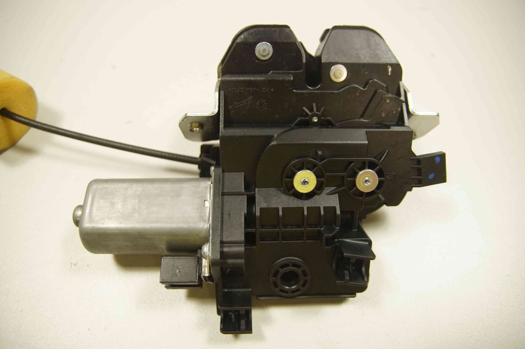 фото №4, Замок кришки задня задній багажника mercedes w221