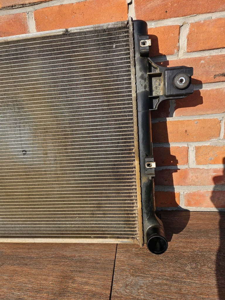 Jeep grand cherokee wk commander xk 5-10r 3.0 crd радіатор води Доставка