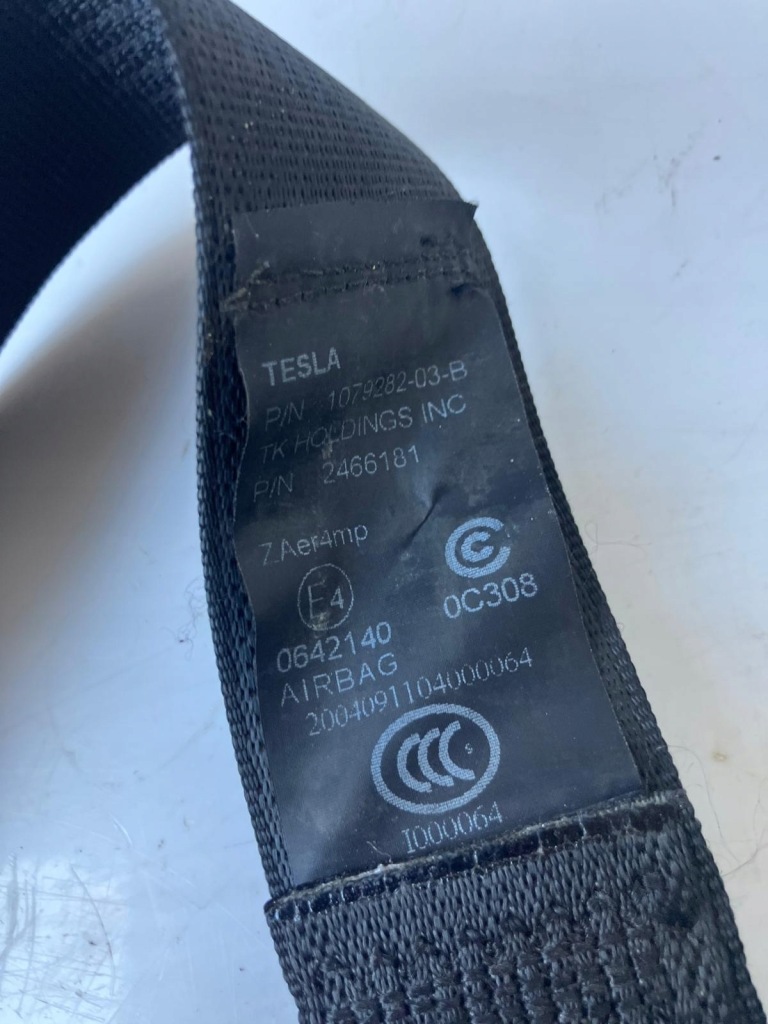 Ремень безопасности правая  перед tesla model s 1079282-03 в Украине