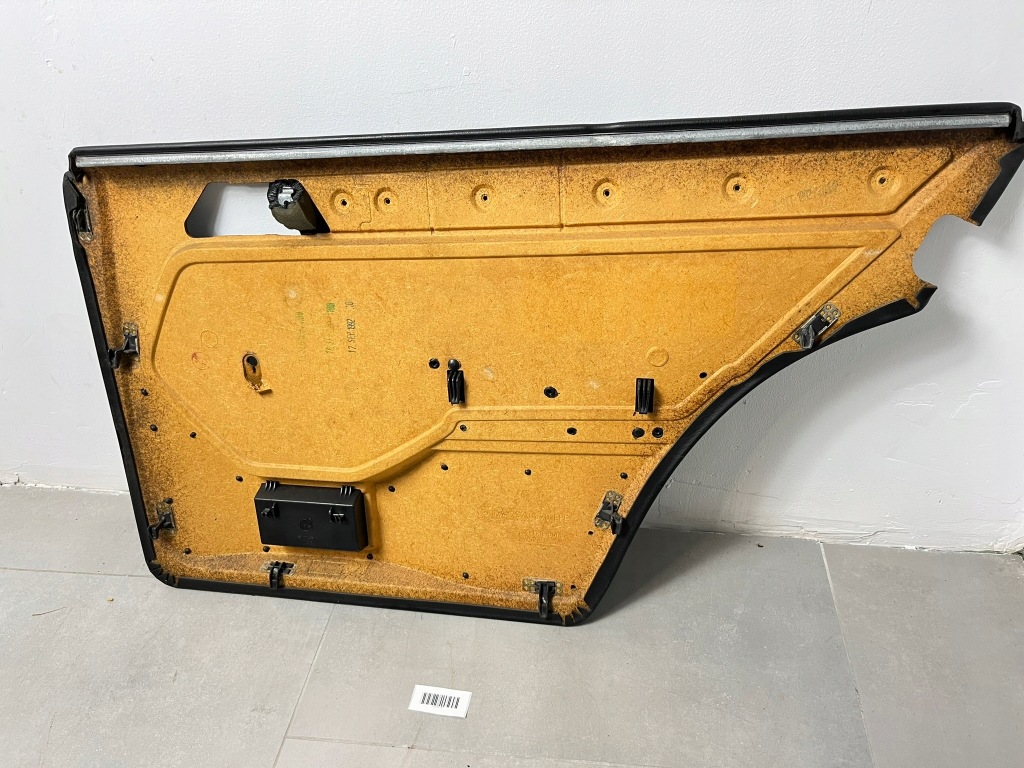 Обшивка двері лівий задній решітка sportline mercedes w124 sedan 1247370970 Ціна