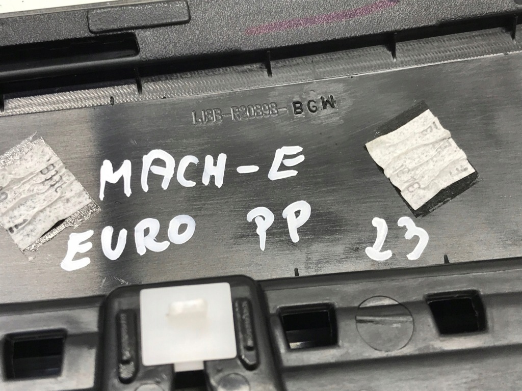 фото №7, Ford mustang mach-e 2023 молдинг дверь правый перед ручка lj8b-r20898 -bgw