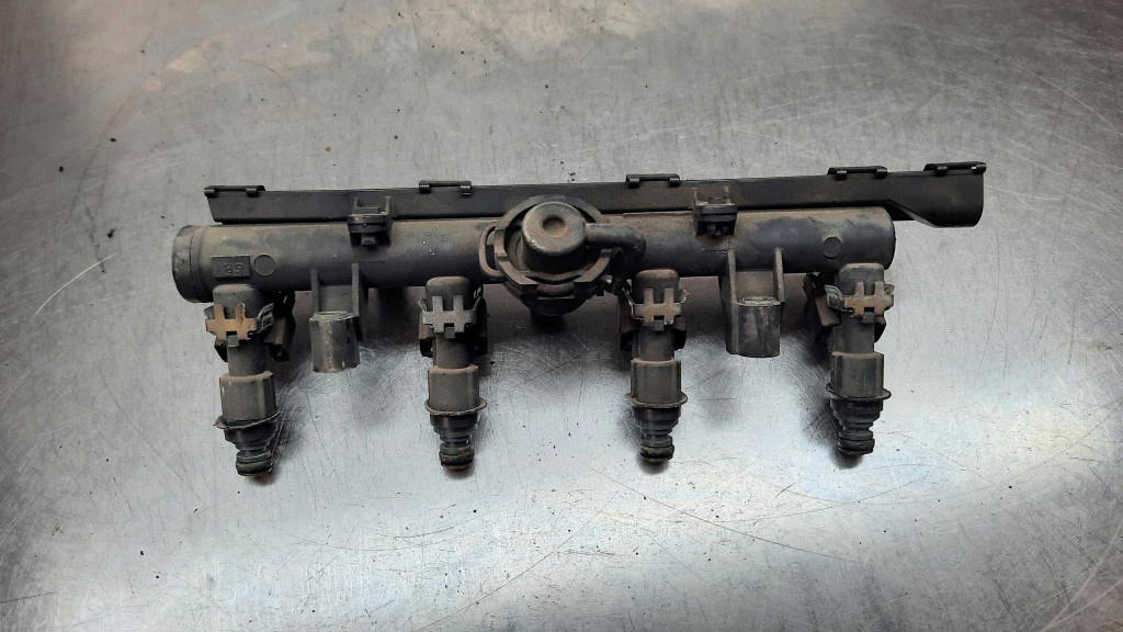 фото №7, Молдинг упорскування 030133319aa seat ibiza ii 1.4b