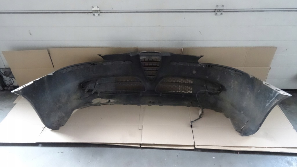Alfa romeo 147 бампер перед 73525828 650/a Оригінал