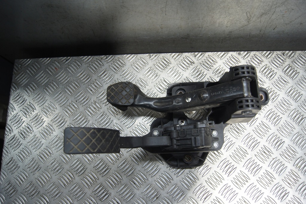 фото №1, Педаль тормоза газа audi a1 6r17210580