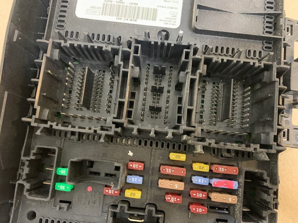 фото №12, Ford mustang mach-e 21r 75.7 kwh коробка предохранителей bcm оригинал