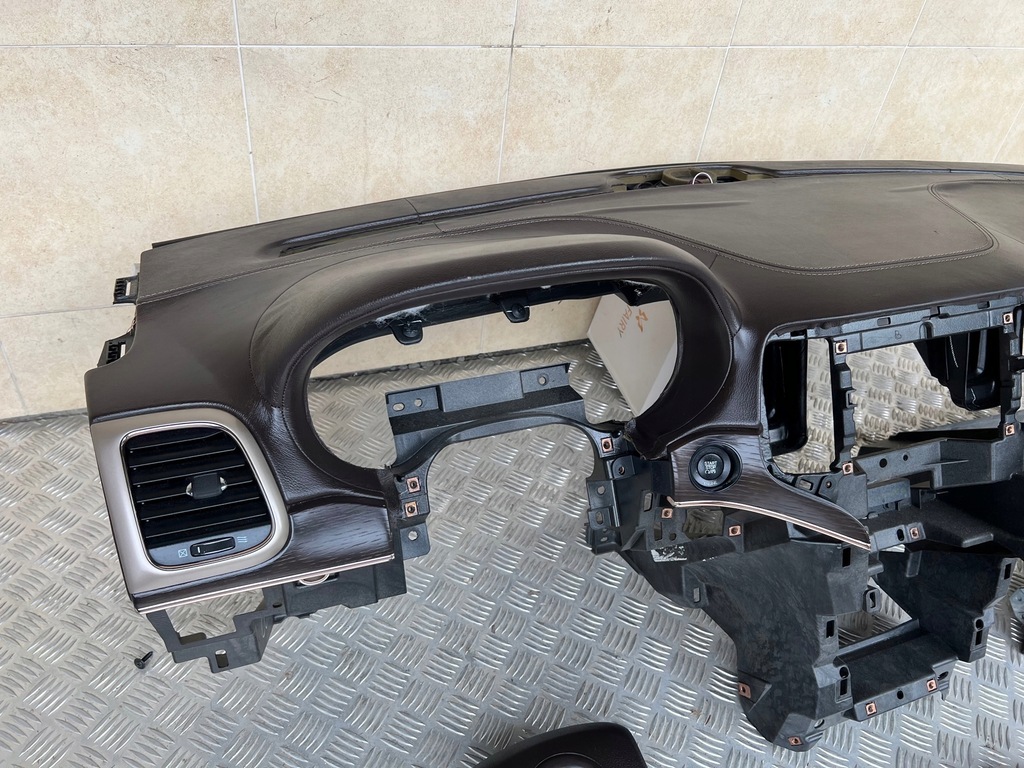 фото №7, Приборная панель консоль приборная панель grand cherokee wk2 lift