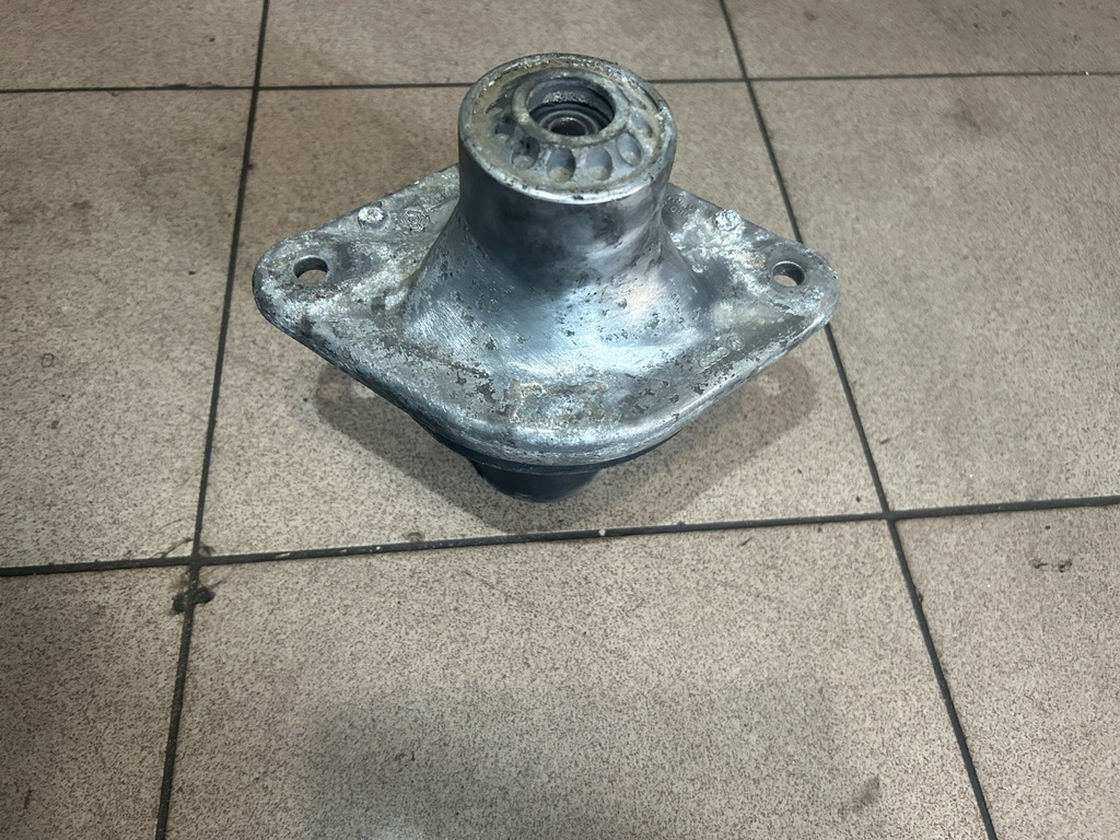 фото №1, Кронштейн козырёк амортизатора задняя a6 s6 c5 4.2 v8