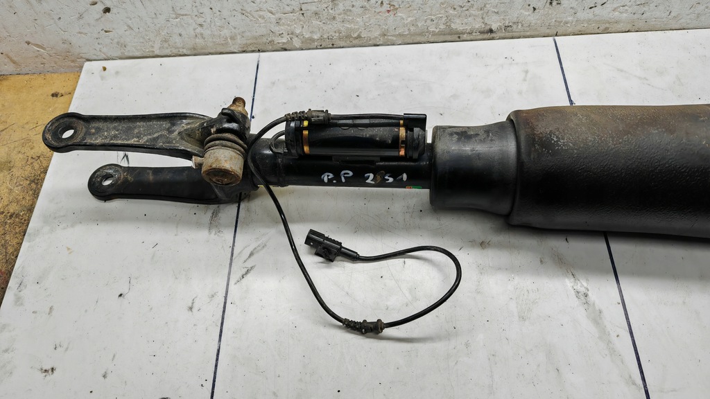 фото №8, Пневмоподушка подушка airmatic ads правий перед mercedes r-kl w251 2022 rok as-2833