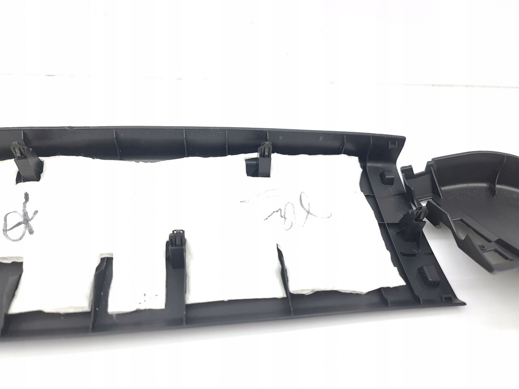 фото №11, Infiniti q30 2016 обивка крышки багажника 909005da0a