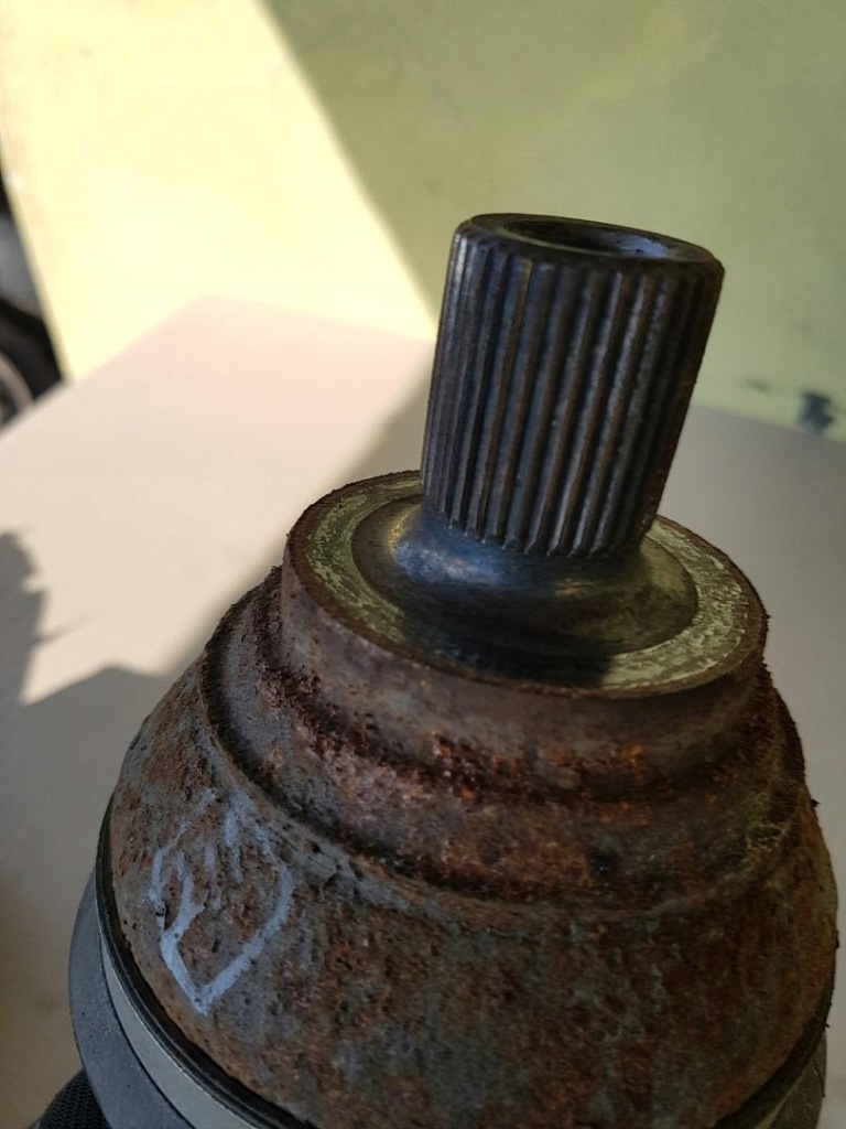 Приводной вал левый перед 2.0tdi vw passat b8 3q0407271n Недорого