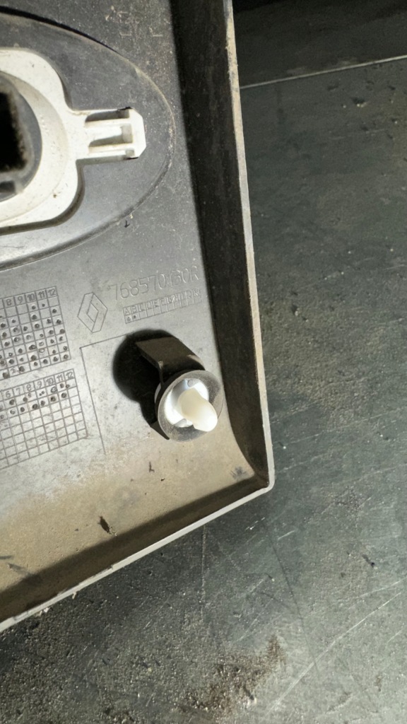 Renault master 3 iv movano b nv молдинг ліва на стійку  накладки 768570130r в Україні