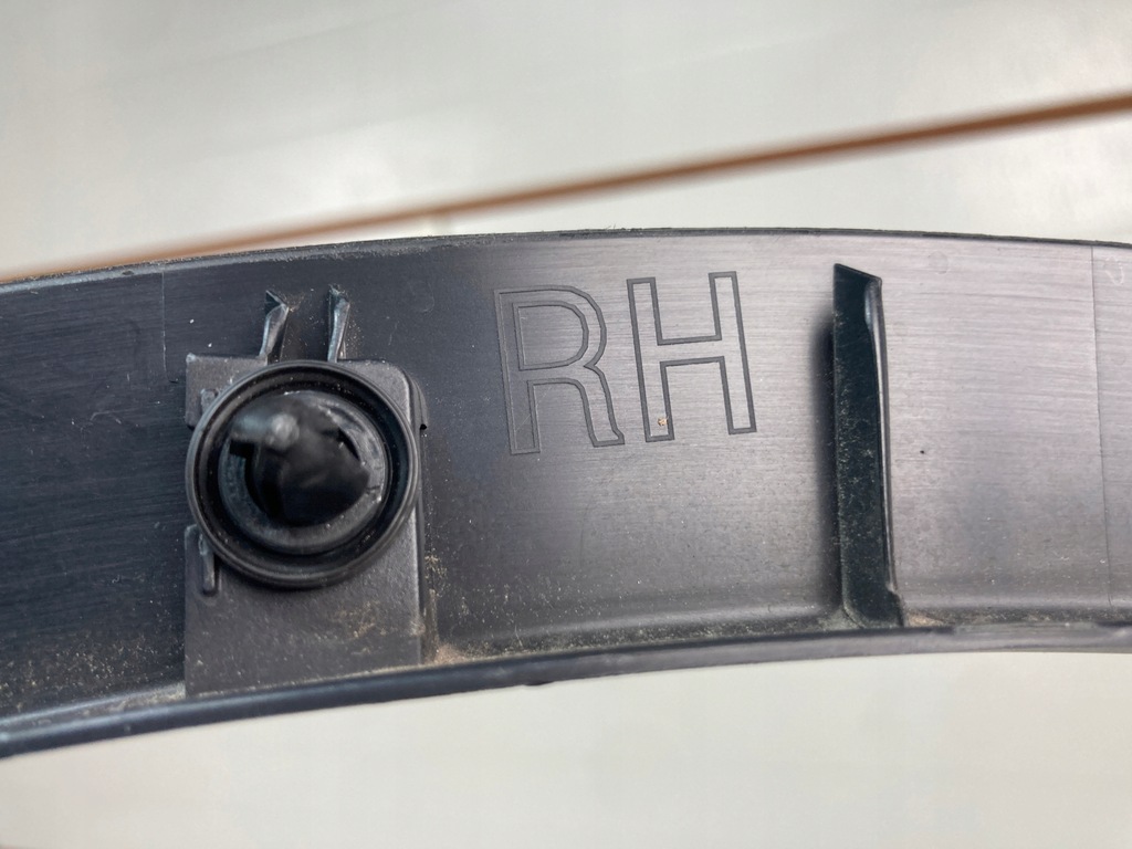 фото №9, Молдинг накладка крила правого заднього tesla y