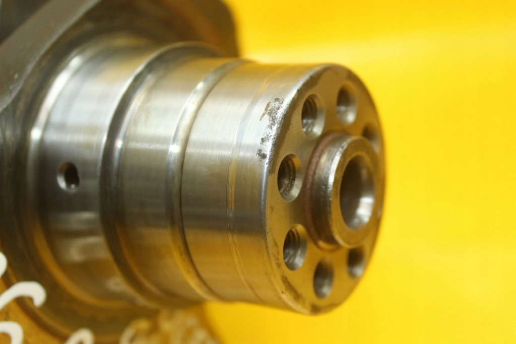 Wał колінчастий a4 b7 a6 c6 a8 d3 3.2 fsi auk 06ep 06e101p Зі Шроту