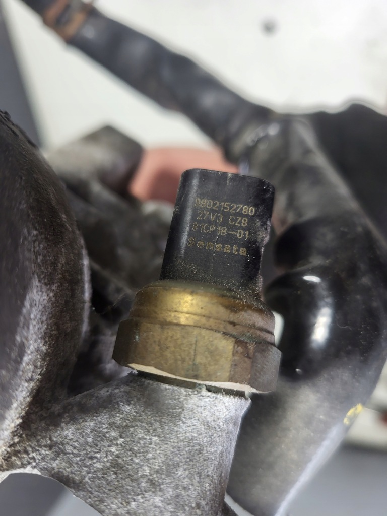 Корпус фільтра оливи основа радіатор peugeot 308 t9 1.6thp 9802152780 в Україні