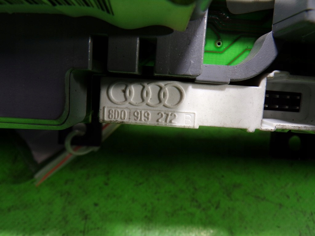Audi a4 b5 счетчик приборы 8d0919272b Доставка