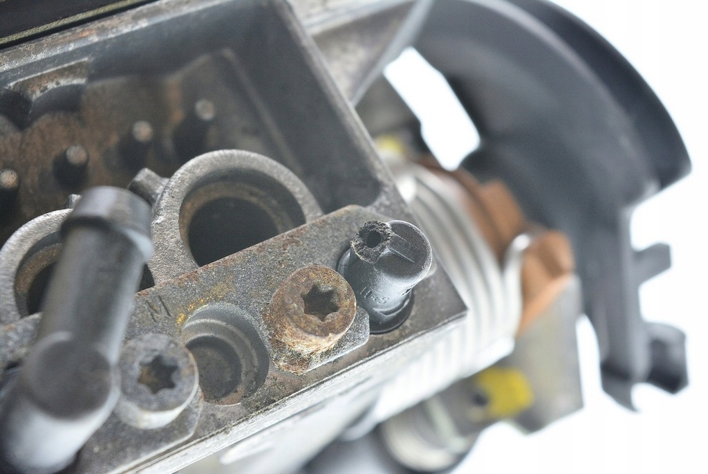 фото №7, Моноинжектор vw vento golf iii 1.4 bosch 0438201160