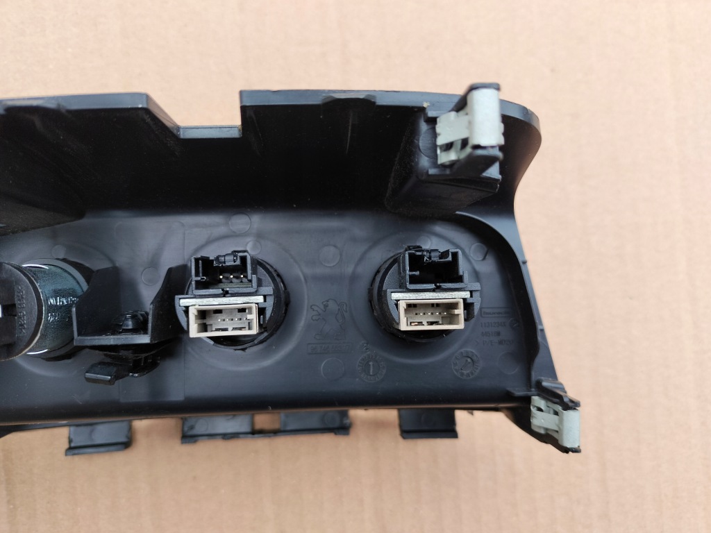 фото №4, Peugeot 2008 роз'єм прикурювача port usb