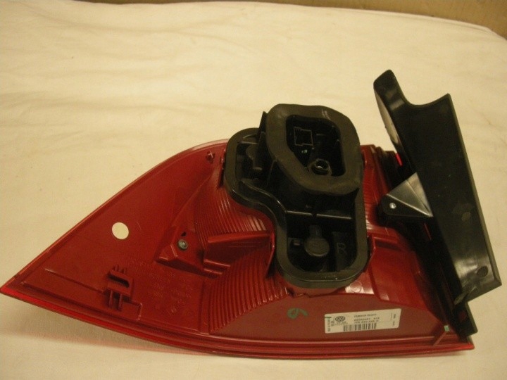 фото №4, Vw touareg 7p6945096d лампа права задня