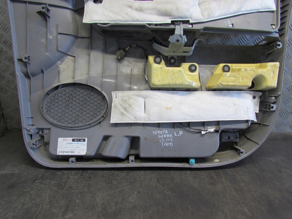 фото №8, Обшивка лівий перед toyota sienna ii 03-10r