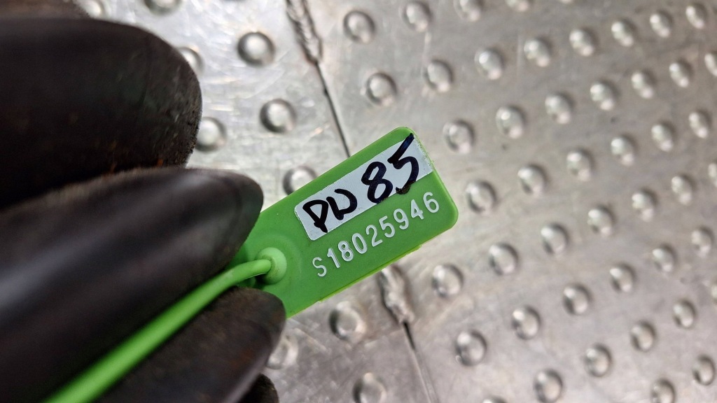 Привідний вал ліва короткий перед 1k0407271bj a3 8p golf v passat cc octavia 2 2.0 Недорого