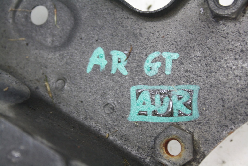 фото №10, Кронштейн кронштейн кронштейн крыла левый перед alfa romeo gt