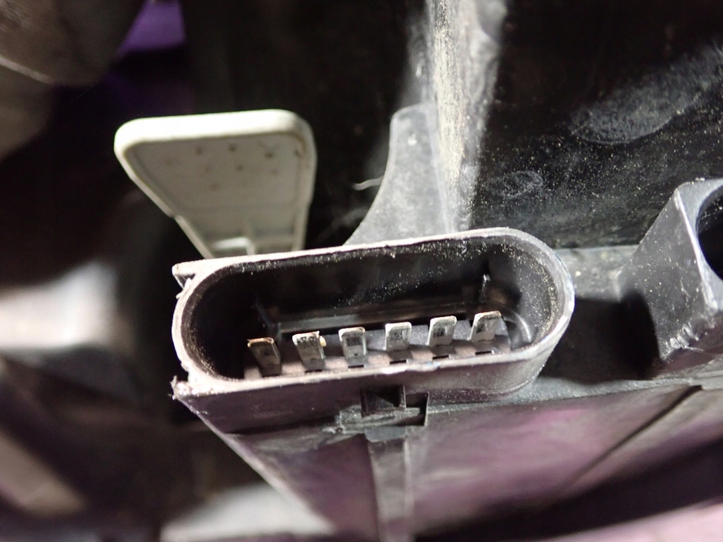 фото №9, Mitsubishi colt vi z30 02-08 лампа перед права фара правий 0301208202