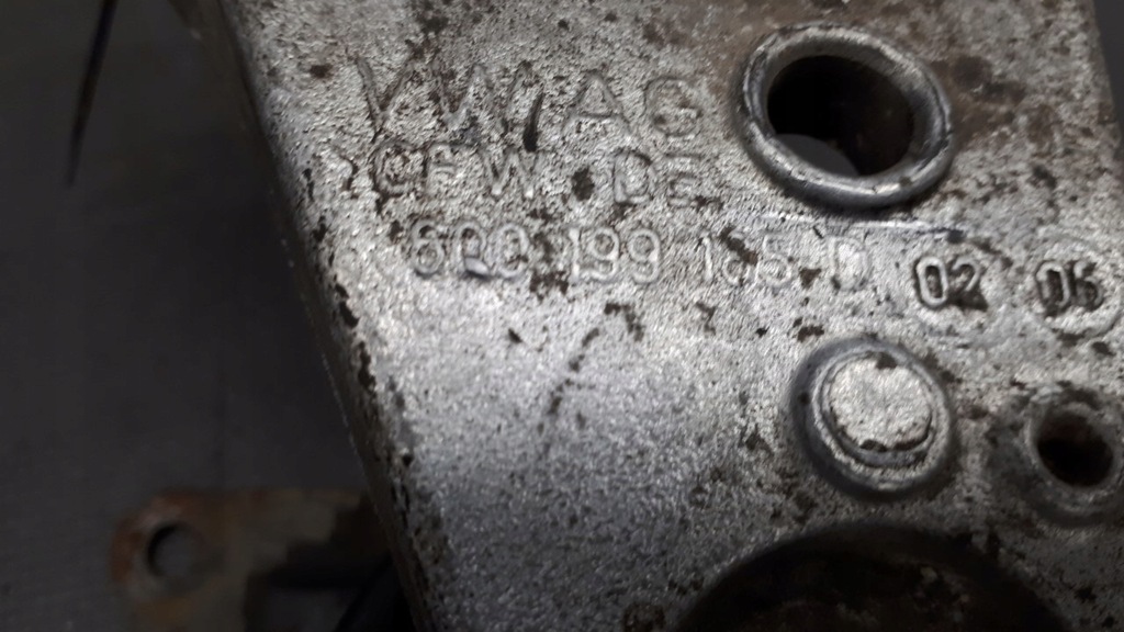 фото №9, 6q0199185d кронштейн двигателя vw polo 1.4 9n