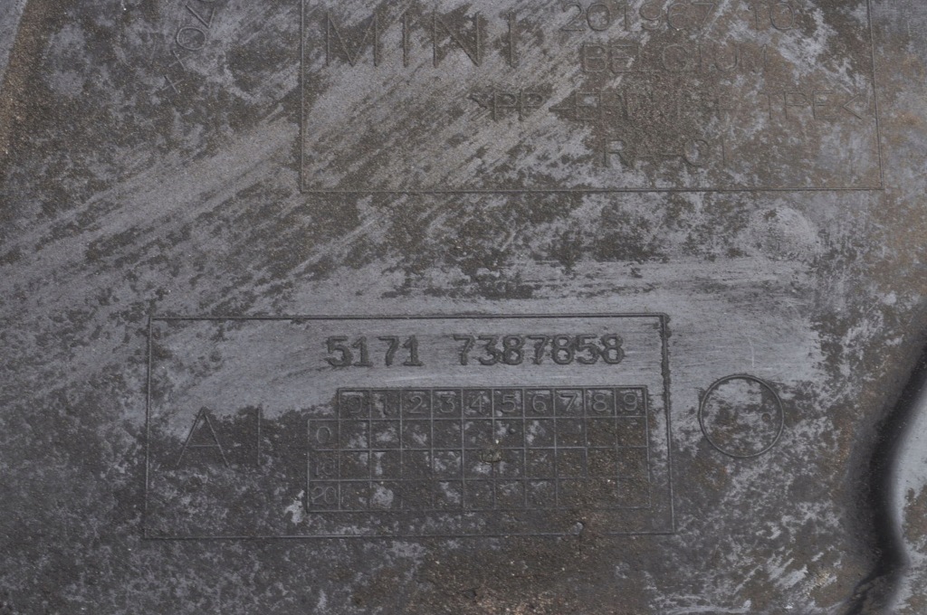 Mini f57 заглушка трикутник підкрилок права 7387858 Недорого