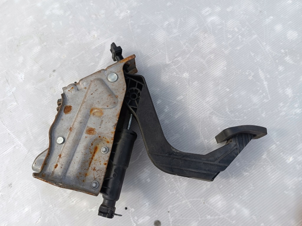 Купить Sprinter 906 crafter педаль сцепления