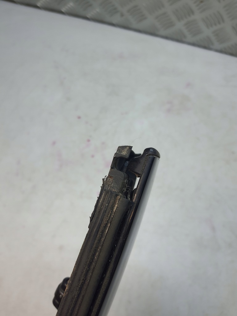 Дефлектор вітрозахисний екран накладка вітровик молдинг mercedes w207 кабріолет  2077700062 Зі Шроту