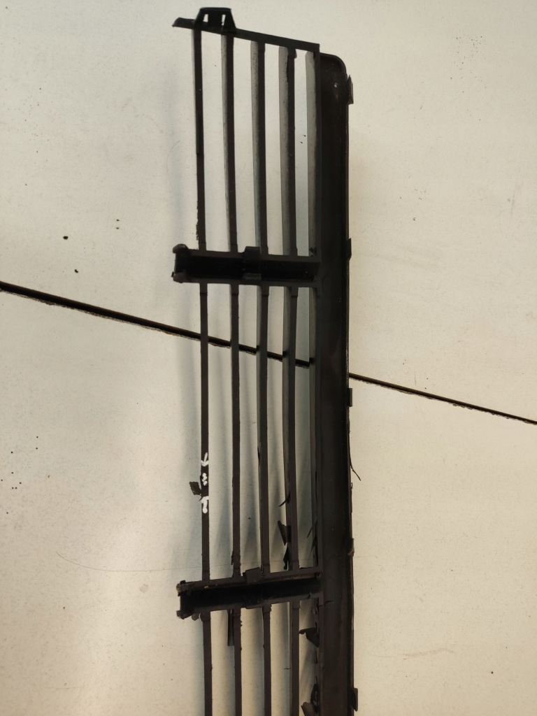 Купить Bmw 3 e36 1997 нижняя решётка бампера передний 81655145