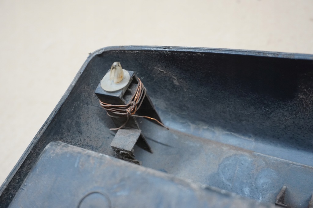 фото №13, Mitsubishi pajero iii накладка кронштейн номерного знака 00-06r