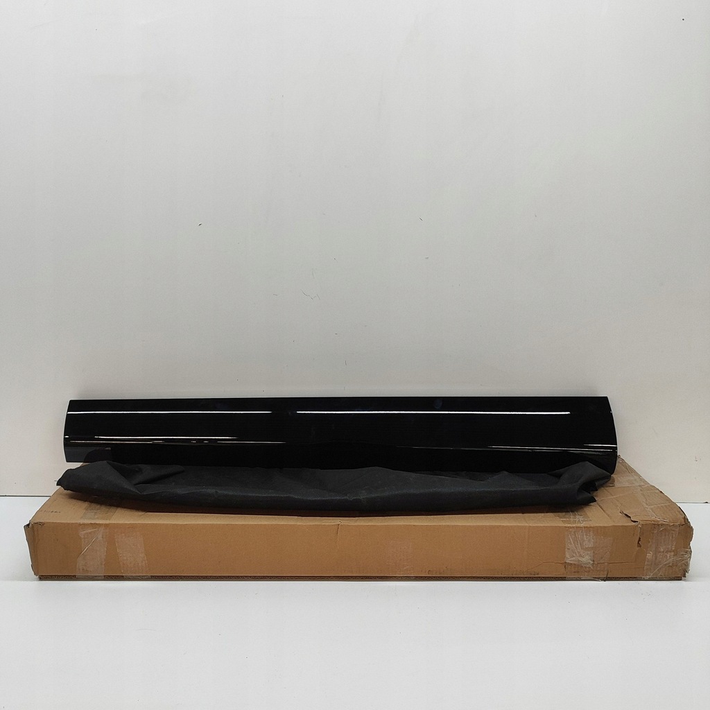 фото №1, Land rover range rover sport l494 2018 перед сторона левая молдинг дверь