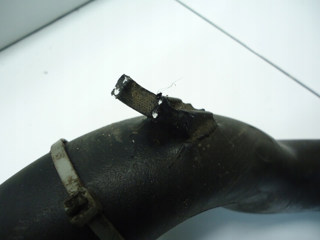 Volvo s60 v70 2.4 d5 185km резонатор труба воздуха 30740895 30714184 в Украине