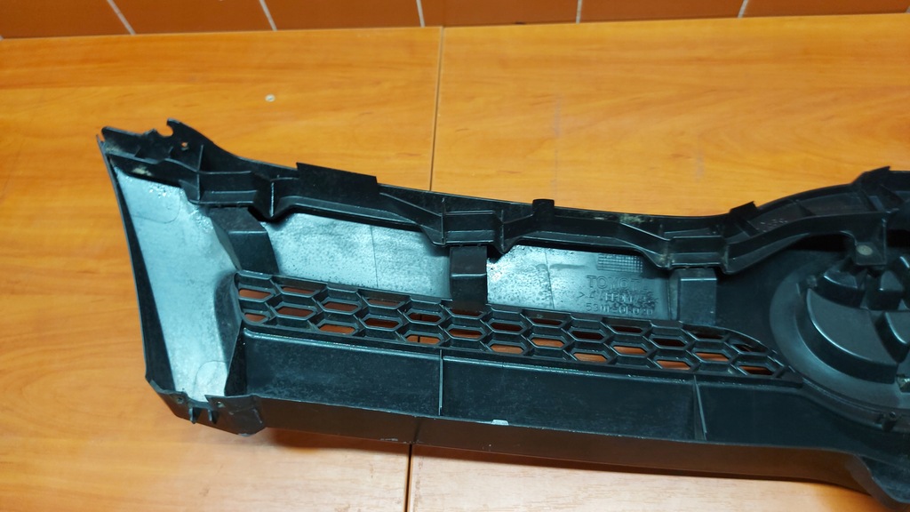 фото №16, Решітка радіатора бампера перед передній toyota corolla verso ii 04- 209