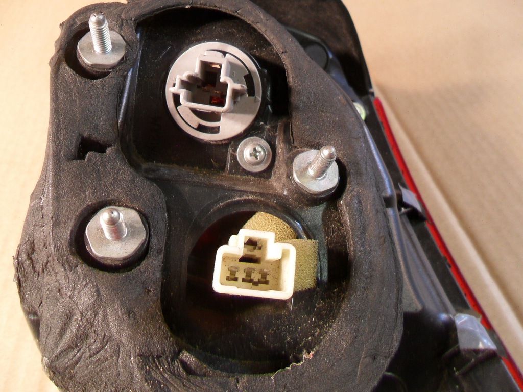 фото №15, Mazda 3 лампа задня права w крила 220-41981