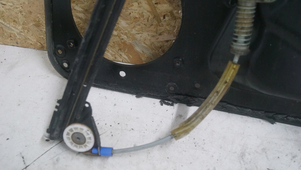 фото №8, Подъемник стекло левый перед porsche 911 997